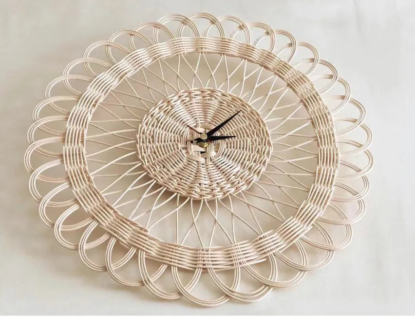 Horloge sans chiffre en rotin tissé - Meubles en rotin 