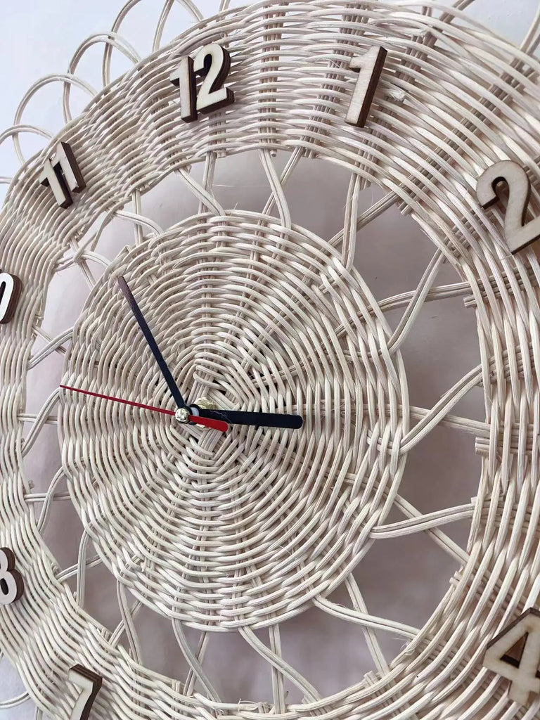 Horloge à chiffres tissée en rotin - Meubles en rotin 
